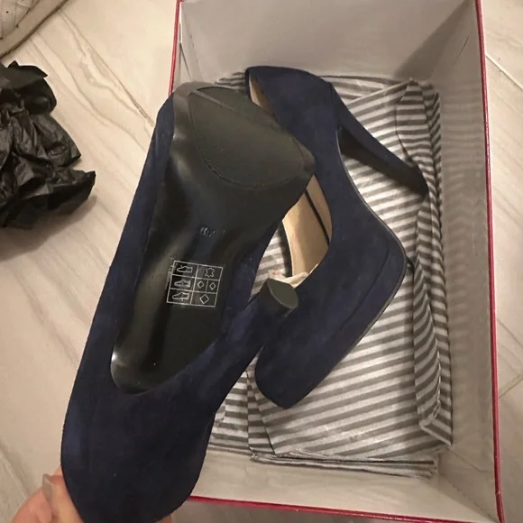 Heels - Picture 2 of 2